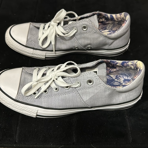 Bluish grey with print on inside of shoe - Picture 3 of 5